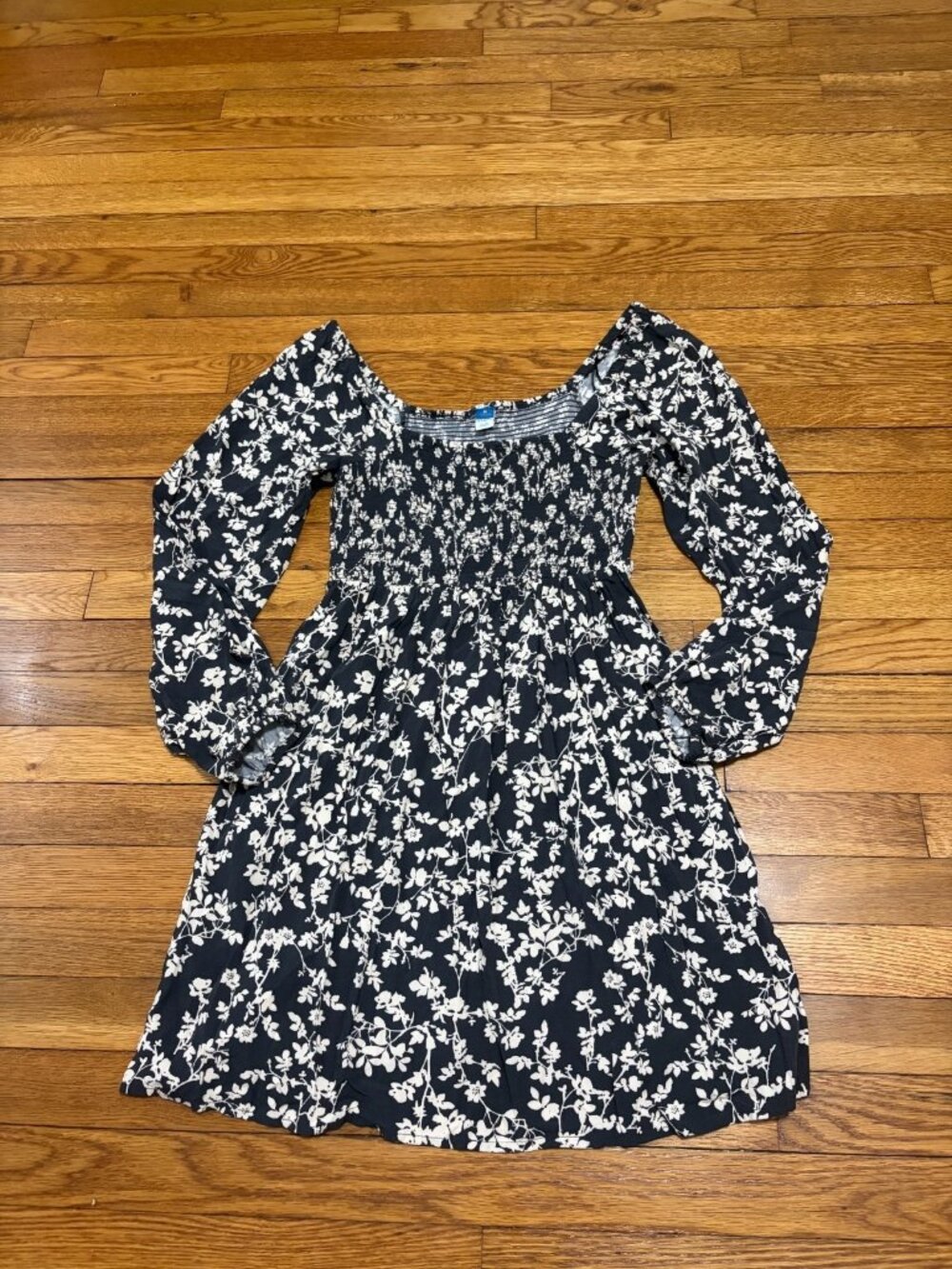 Old Navy Womens Long Sleeve Dress Size Medium Black Rayon Fit Flare Smocked